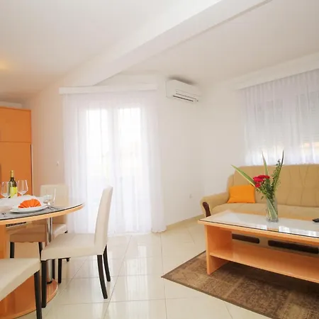 Apartment Adriana *