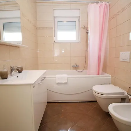 Apartment Adriana *